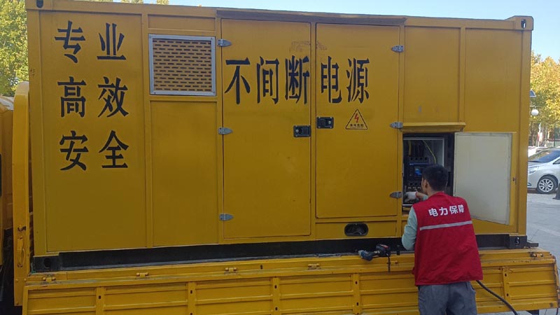 于田柴油发电机组和UPS电源配合使用时，如何避免切换过程中的电力中断？